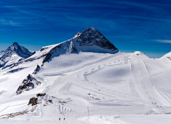 Panoramaansicht Skigebiet Hintertux Gletscher in den Zillertaler Alpen, Österreich