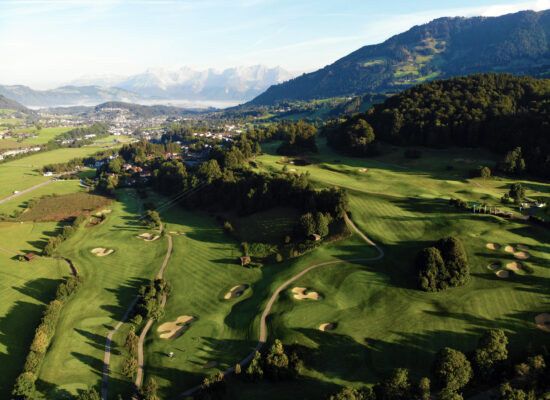 Alpin Luxe Golf - Overview of a Golf Course in Kitshubel